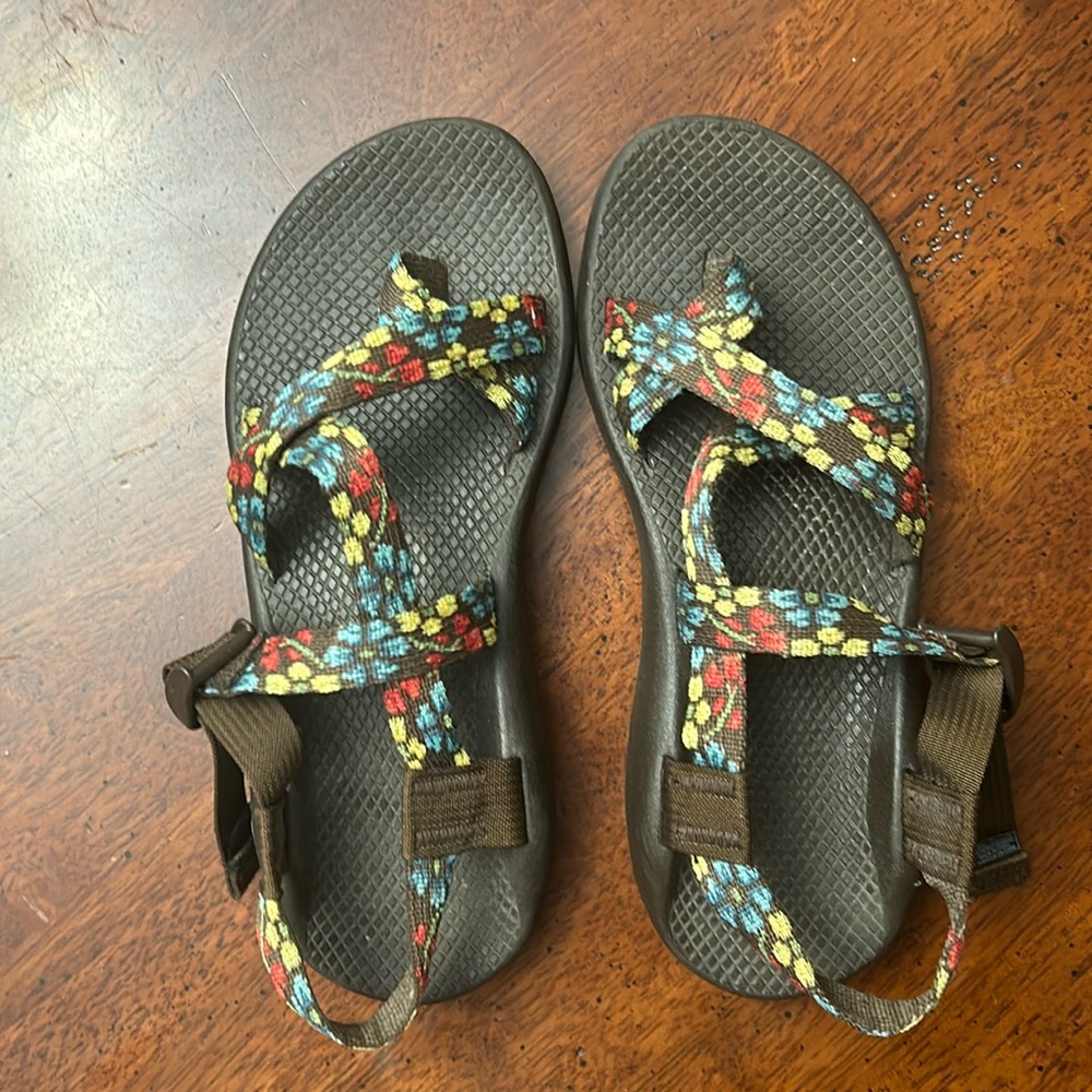chaco Z2 vibram brown floral (red, yellow, blue flowers) women’s size 9
